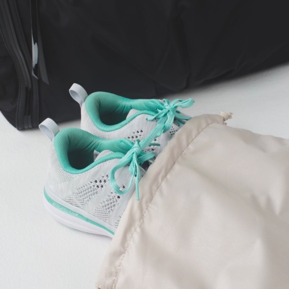 LULULEMON URBANOWSKI WARRIOR DUFFEL BAG BLACK NEW WITH TAGS - Picture 12 of 16